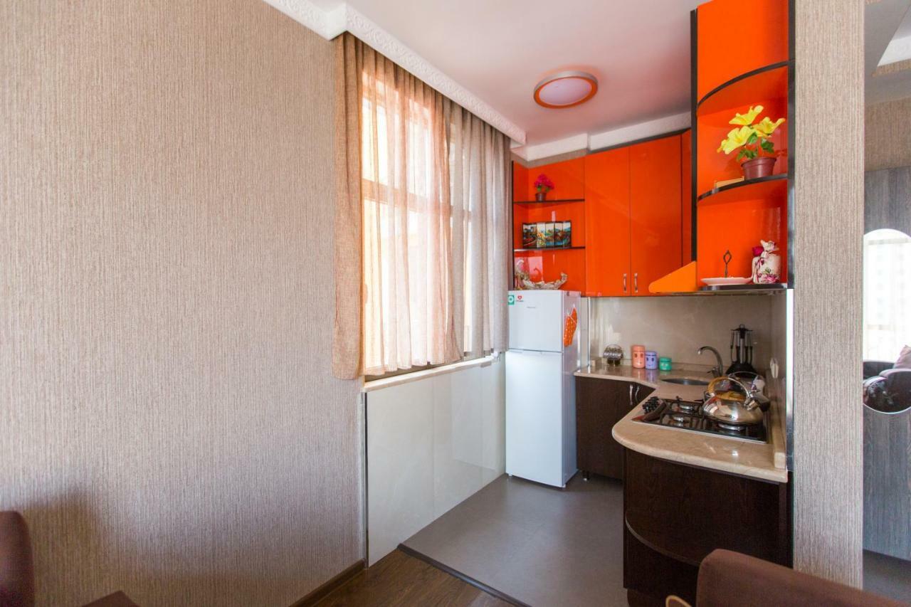 Apartament On Rustaveli Batumi Ngoại thất bức ảnh