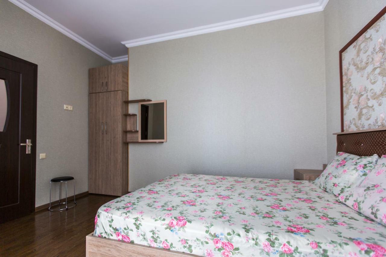 Apartament On Rustaveli Batumi Ngoại thất bức ảnh