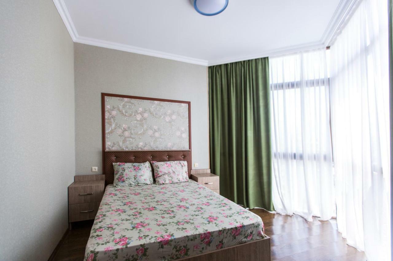Apartament On Rustaveli Batumi Ngoại thất bức ảnh
