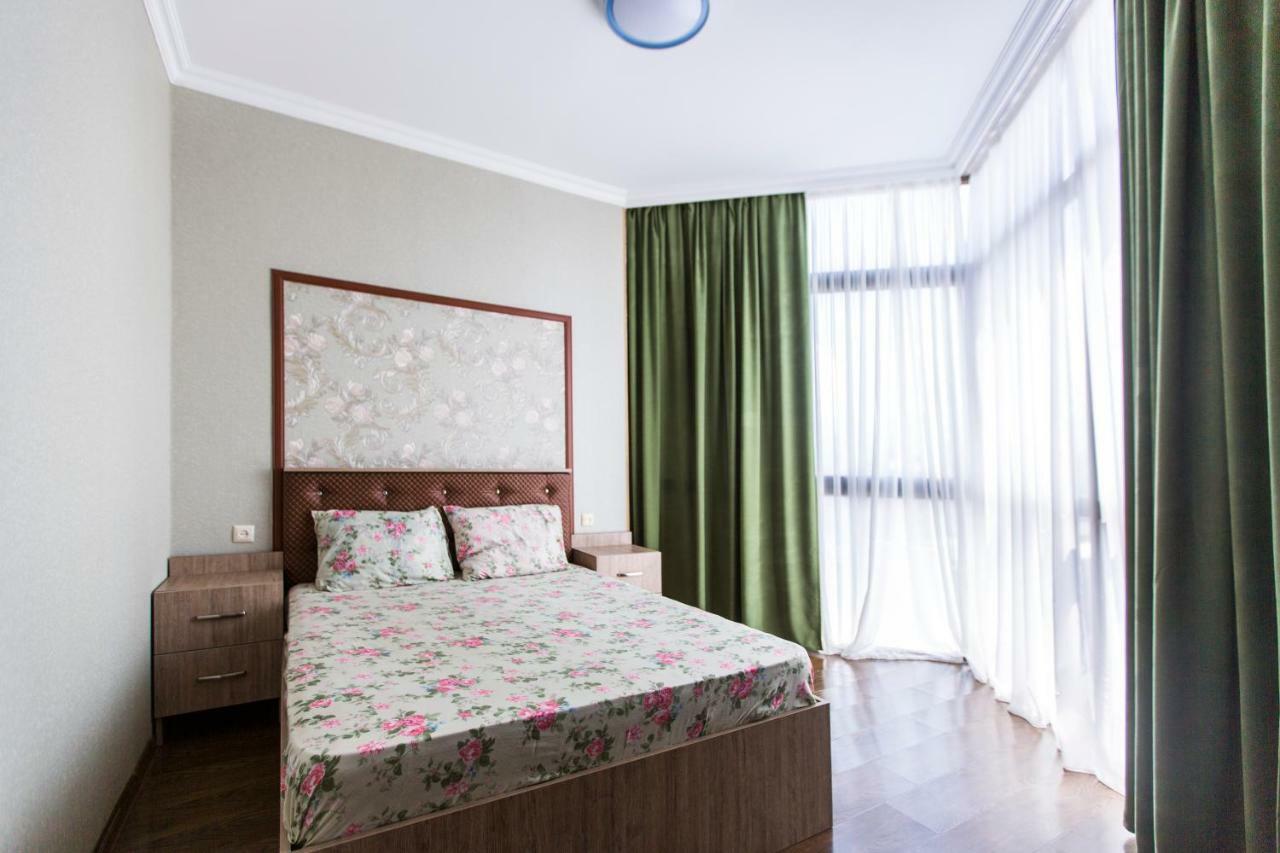 Apartament On Rustaveli Batumi Ngoại thất bức ảnh